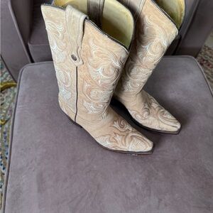 Tan Western Embroidered Women's Boots